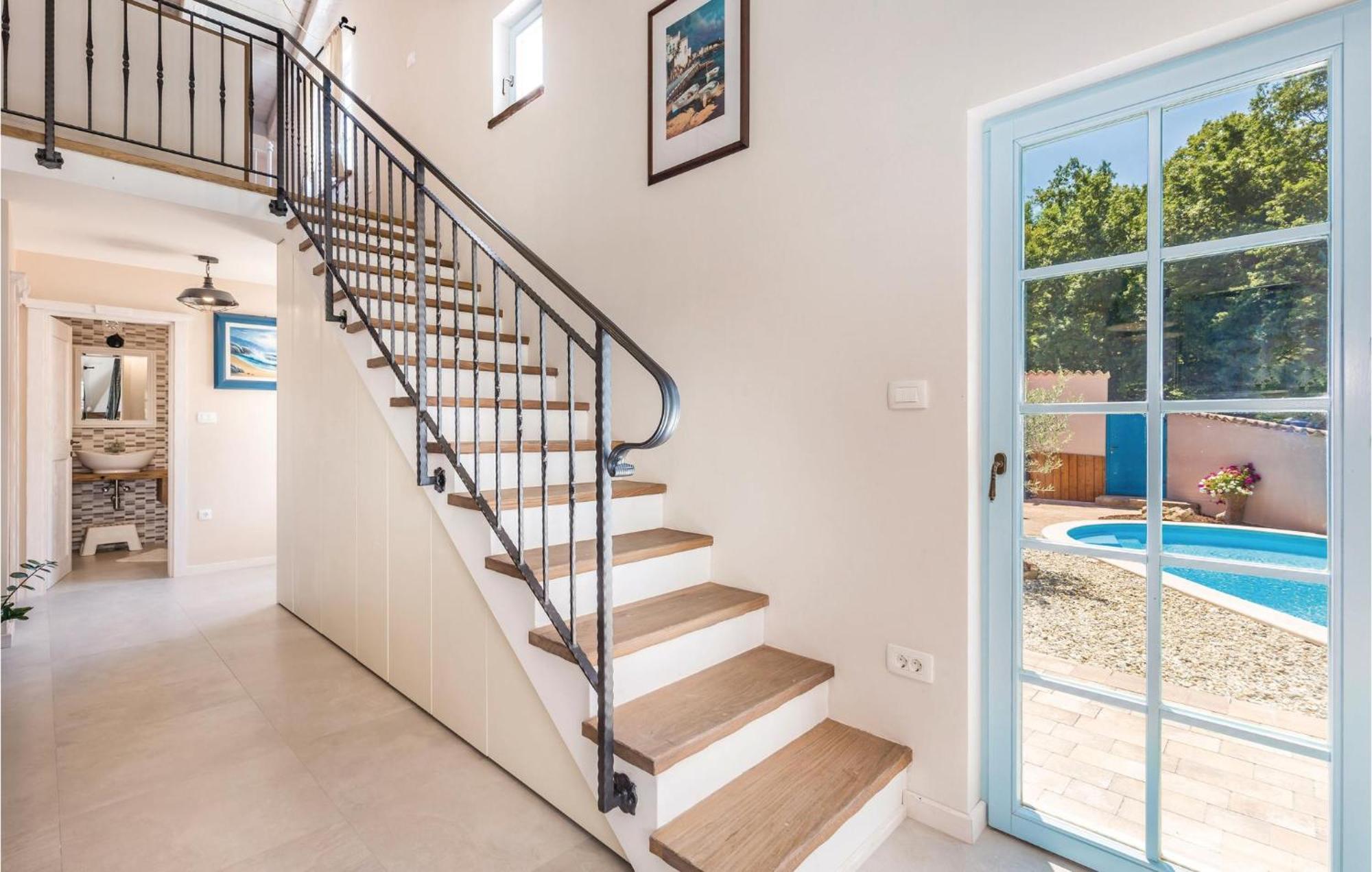 Stunning Home In Jurdani With Wifi Mucici Exterior foto